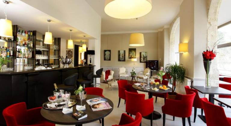 HOTEL LE RENOIR — photo 2