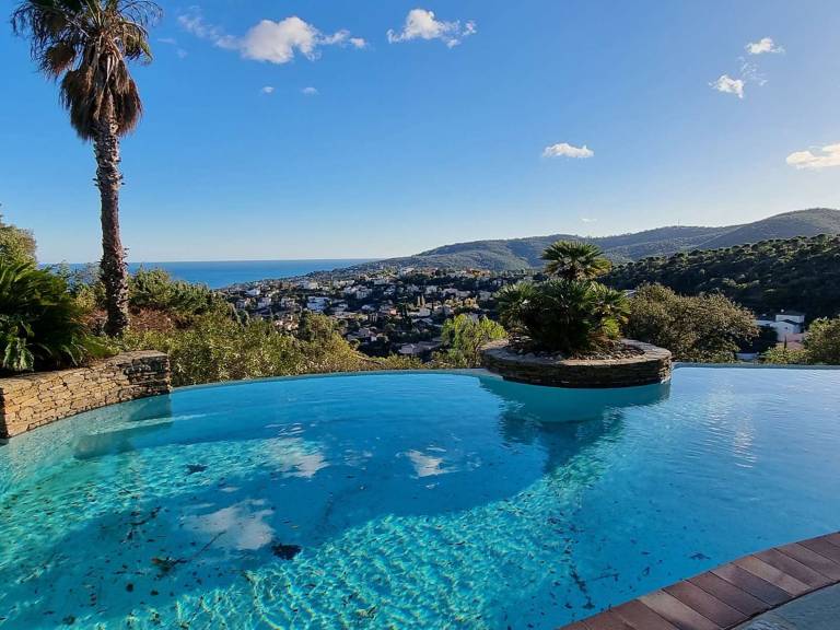 Villa with private pool & grill — photo 3