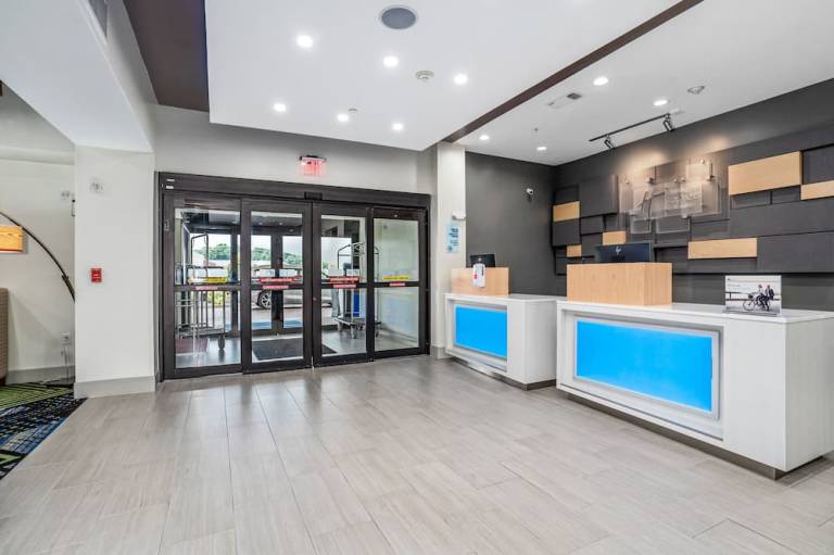 Holiday Inn Express Suites Van Buren Ft Smith Area by IHG