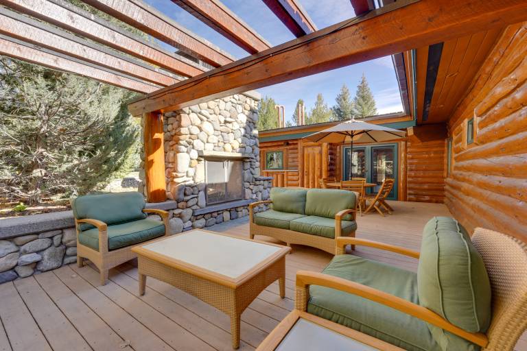 Sun Valley Log Home w/ Hot Tub & Mtn Views! — photo 2