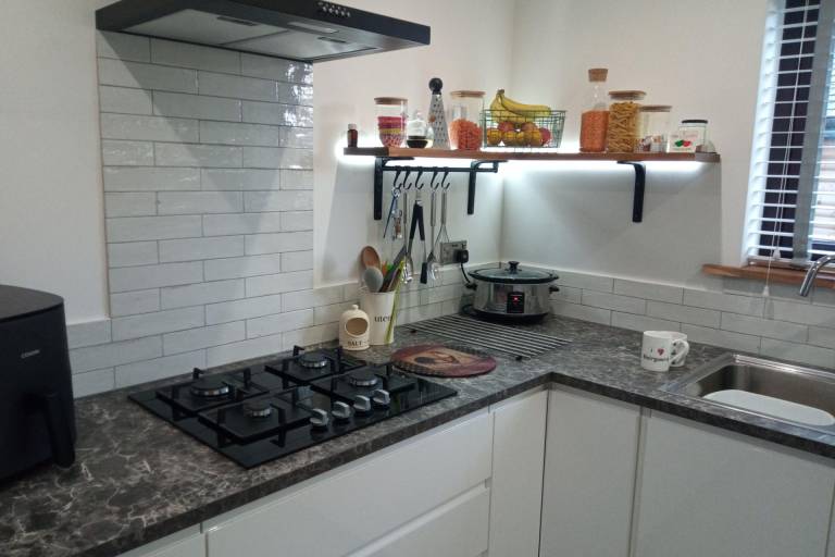 2 Bed Cottage Sleeps 4 -Private Garden -Pets Okay — photo 2