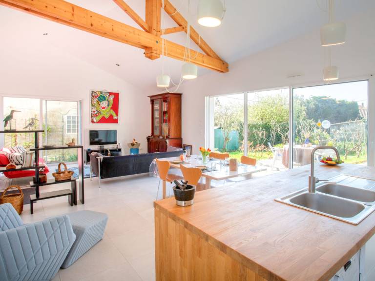 Fully equipped vacation home with terrace, barbeque & garden | Next to the beach | Pet-friendly — photo 2