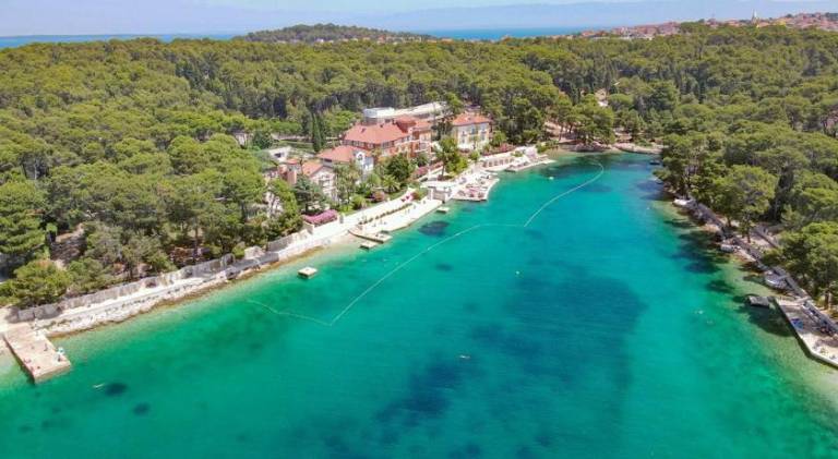 Villa with 2 rooms for 8 persons — photo 4