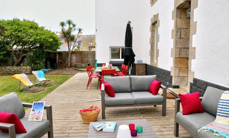 Ample vacation home with terrace, yard & grill | Dogs allowed — photo 2