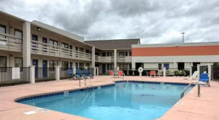 Super 7 Inn Tupelo — photo 4