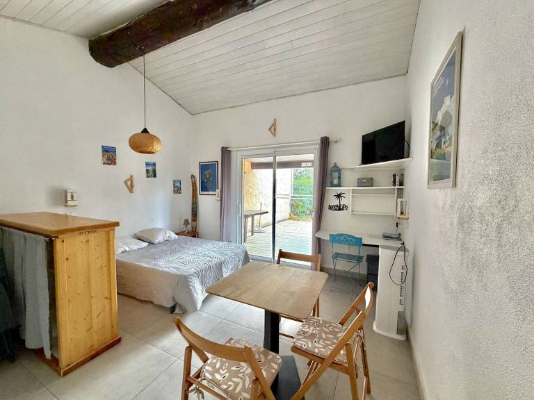 Cozy Villa with Terrace, 200m from Santa-Giulia Beach, A/C, Private Parking — photo 4