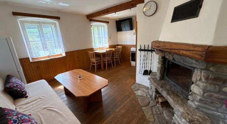 Lodge with private pool, patio & yard | Dogs allowed — photo 2