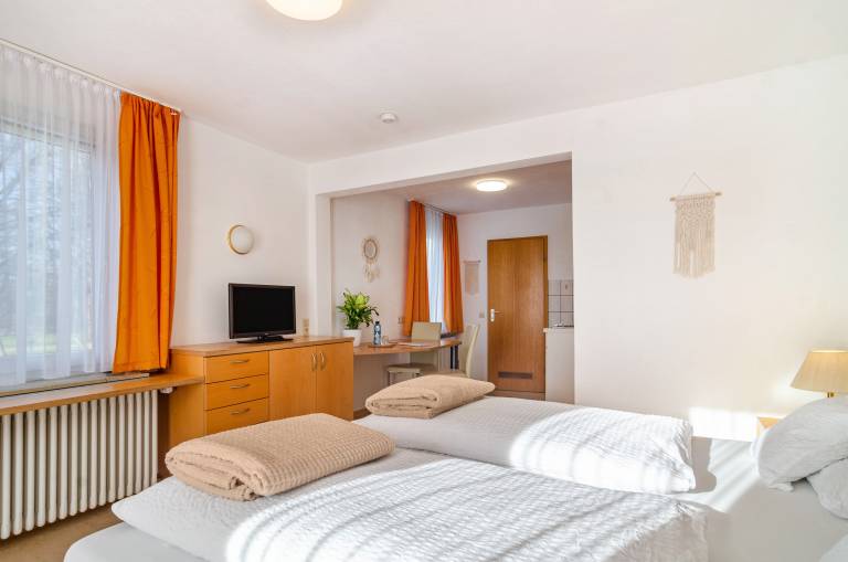 Studio Apartment 'No. 5' with Balcony, Shared Garden and Wi-Fi — photo 4