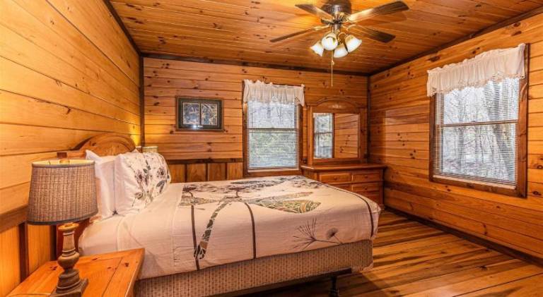 Vacation home with jacuzzi — photo 2