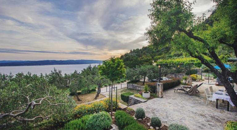 Vacation home with jacuzzi | Pets are welcome — photo 4