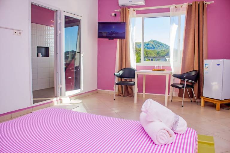 Accommodation Hell-Ville