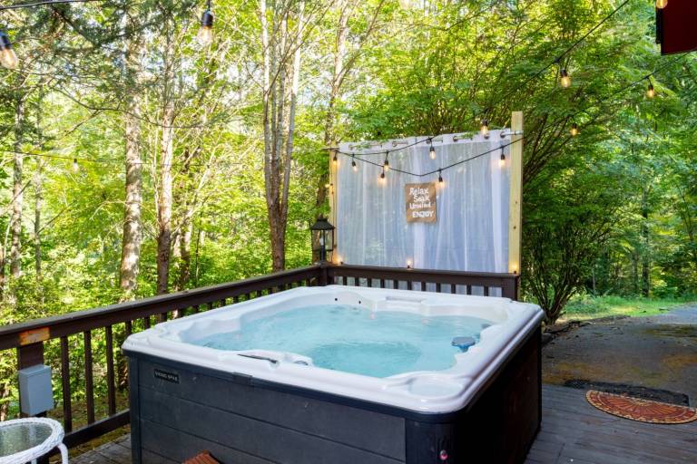 Secluded Soaks, Starlit S'mores, Fun Games & Movie Nights Near Crafts Community - Adventure Lodge — photo 3
