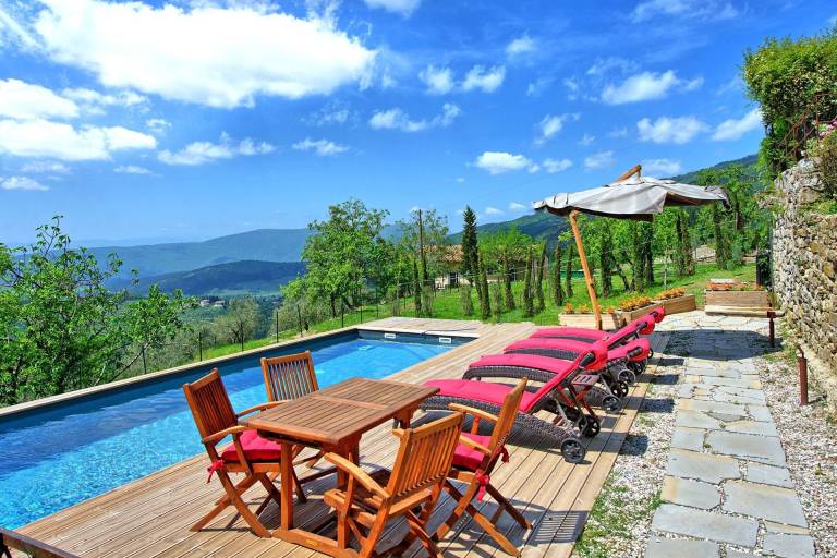 Family-friendly villa with yard, private pool & barbecue | Dogs allowed — photo 4
