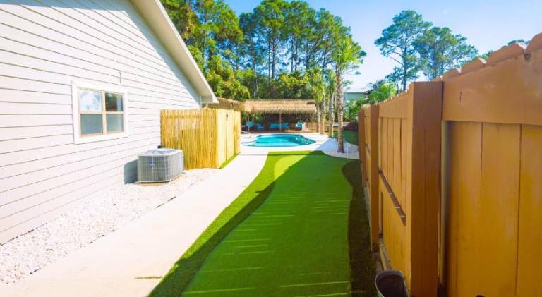 Pleasant vacation home with pool & hot tub | Pets allowed — photo 4