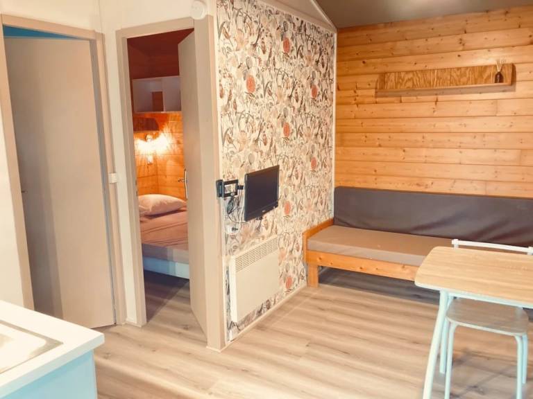 Chalet with BBQ, heated pool & garden — photo 4