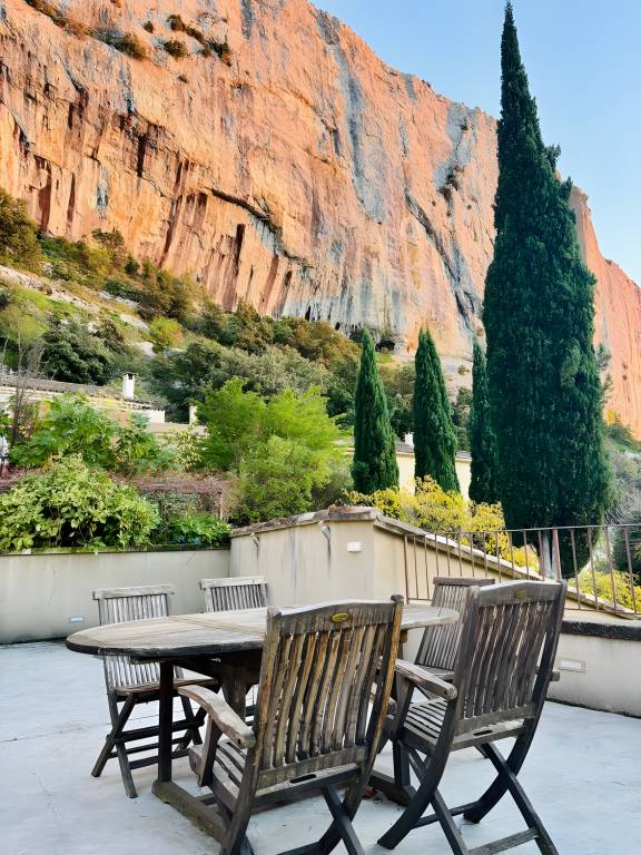 Charming House with Stunning Views and Rooftop Terrace in Joucas