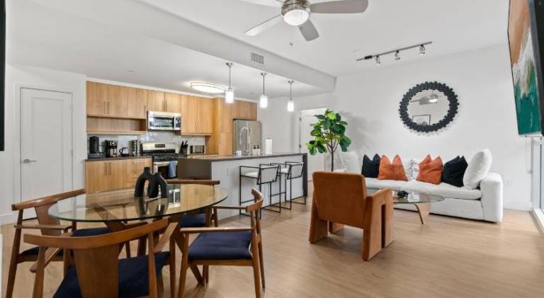 Amethyst Horizon - Stylish peaceful 2BR w zen Garden View Pool Gym in Santa Monica, CA