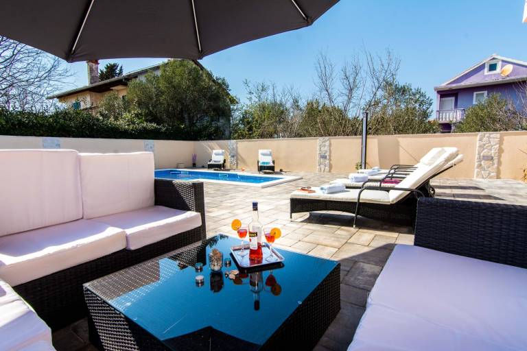 Fully equipped vacation home with grill, private pool & terrace | Pets allowed — photo 3