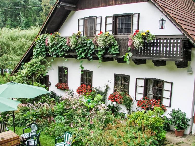     
Ferienhaus ∙ 10 Gäste ∙ 5 Schlafzimmer
