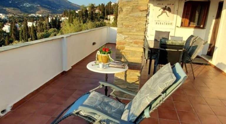 Vacation home with yard, jacuzzi & patio | Pets allowed — photo 2