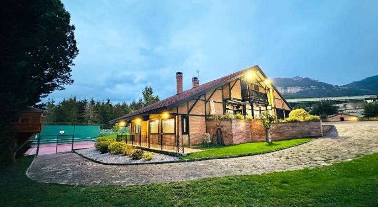 シャレー Salvatierra/Agurain