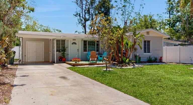 House with 2 rooms for 6 persons in Sarasota, FL
