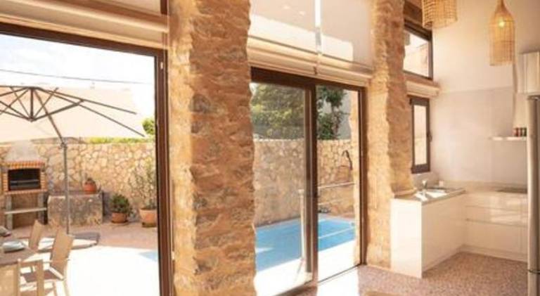 Fully equipped house with patio, private pool & grill | Perfect for remote work | Dogs allowed — photo 3