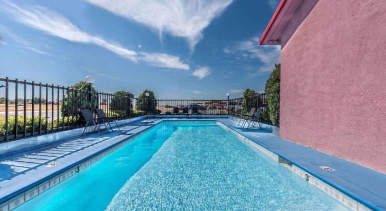 Super 8 By Wyndham Eastland — photo 2