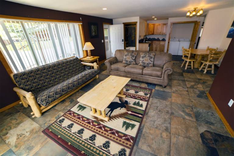 Family-oriented nice cabin with patio & private pool | Pets allowed — photo 4