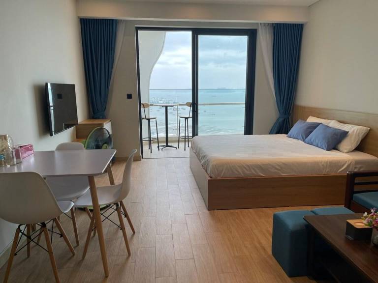 Holiday apartment with pool in Ha Long