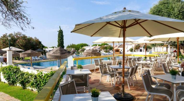 Holiday apartment with yard, terrace & pool — photo 4