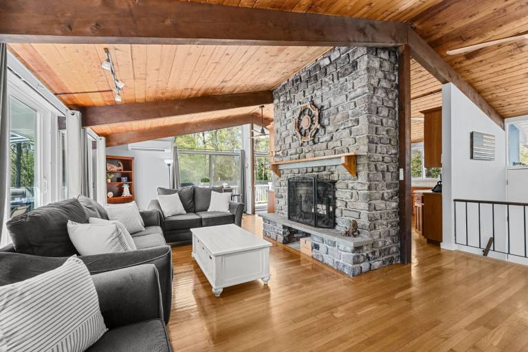 Relax at This Dog-Friendly Sandwich Retreat — photo 5