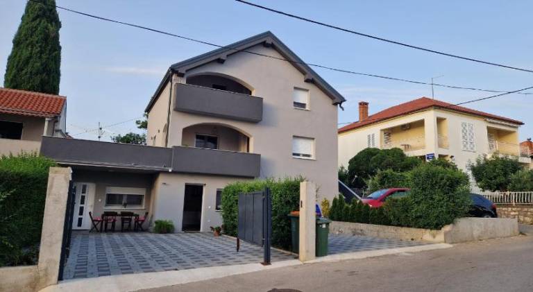 Beautiful rental apartment with yard, patio & grill | Dogs allowed — photo 3
