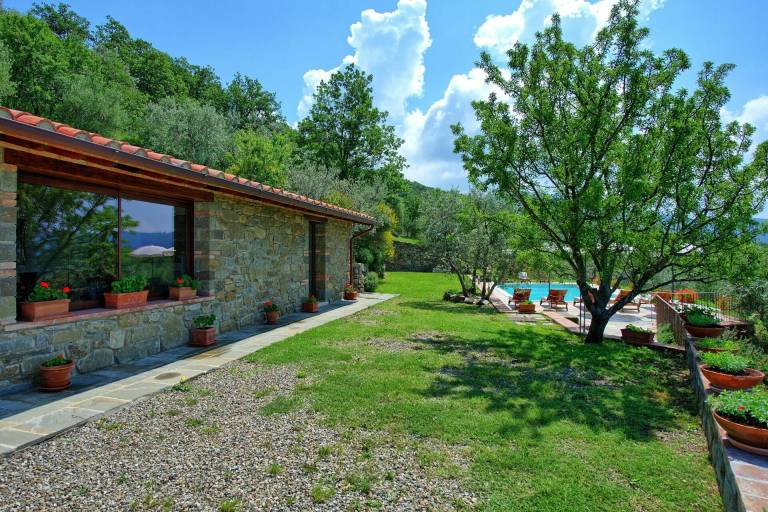 Villa with private pool, yard & grill — photo 2