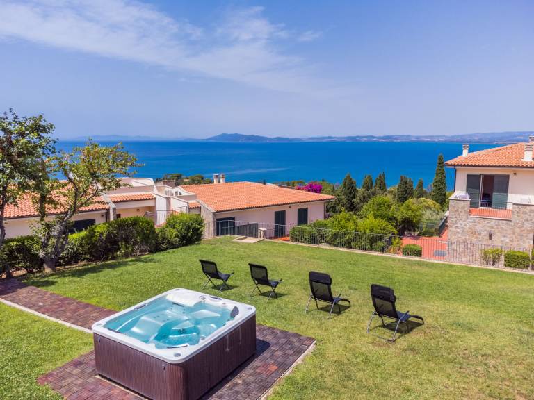 Rental apartment with garden, BBQ & terrace | Sea view — photo 4