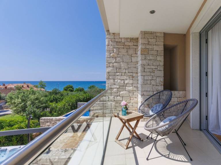 House with yard, BBQ & private pool | Sea view — photo 3