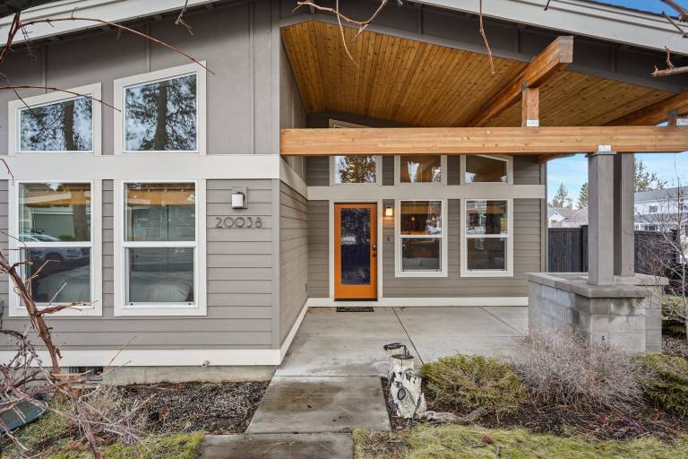 House with patio & barbeque in Bend, OR