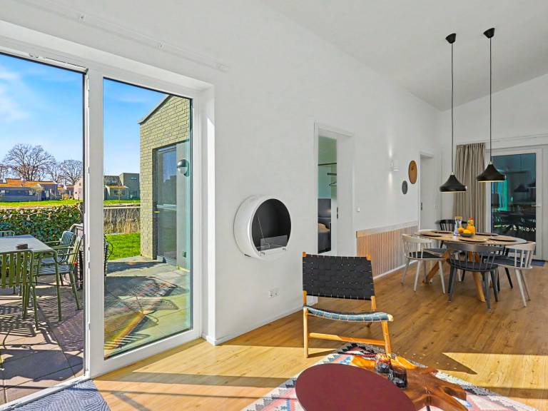 Vacation home with terrace, sauna & hot tub — photo 2