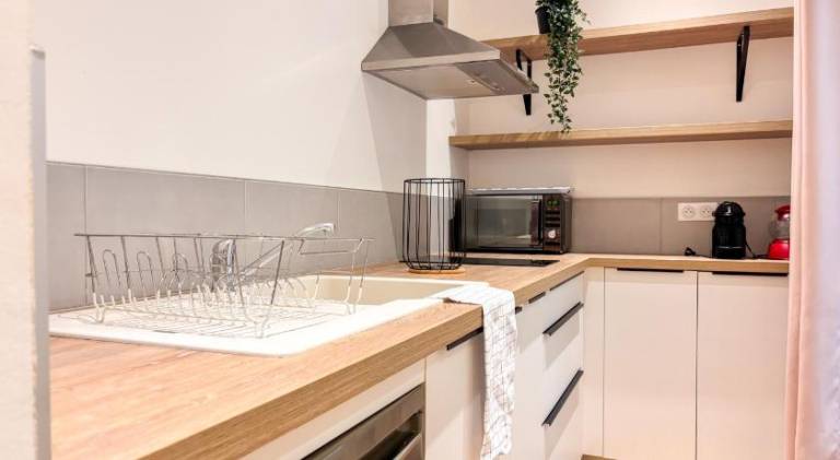 Nice apartment with patio | Next to Bordeaux Cathedral | Perfect for remote work | Pet-friendly — photo 3