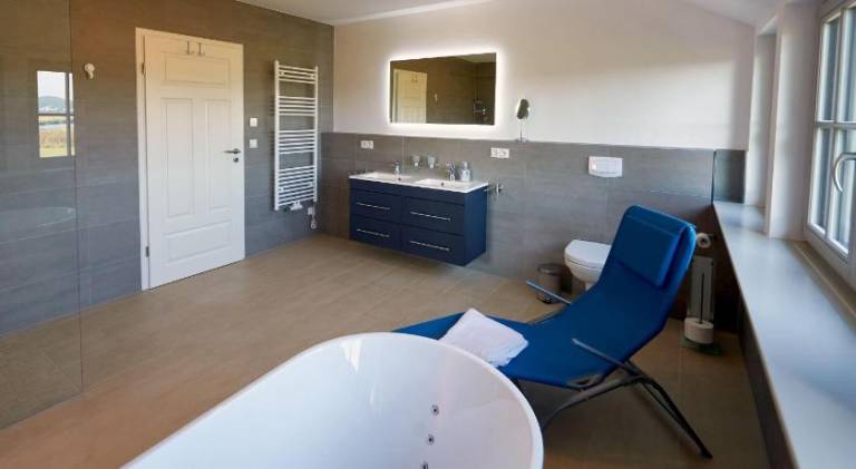 Landhaus Max in Moritzdorf - Luxus unter Reet mit Seeblick, Kamin, Sauna — photo 4