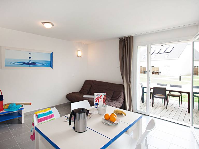Holiday apartment with terrace, yard & pool — photo 3