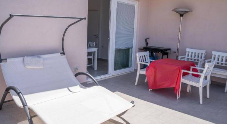 Holiday apartment with patio — photo 5