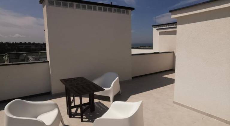 Apartment with patio | Beach nearby | Pets allowed — photo 4