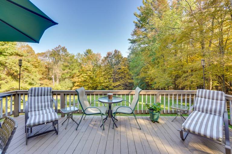 Tranquil 3 BR Stockbridge House w/ Private Deck! — photo 2