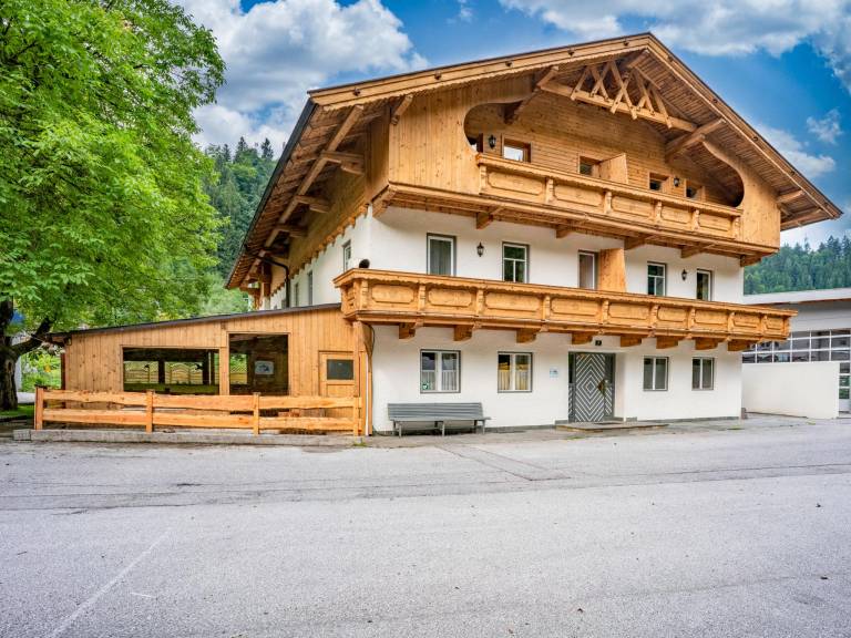House with barbecue, patio & garden in Woergl