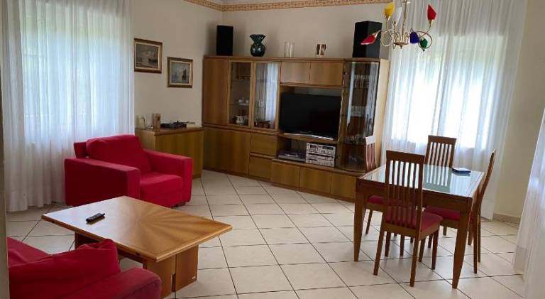Villa with jacuzzi — photo 2