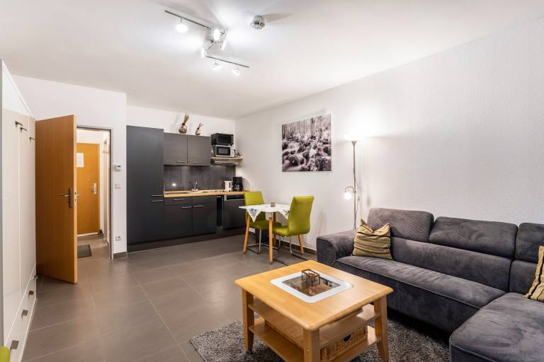 Apartment with patio & garden | Garden view — photo 3
