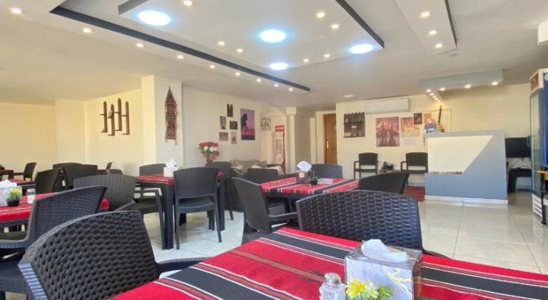 Beautiful serviced apartment with patio | Pets are welcome — photo 3