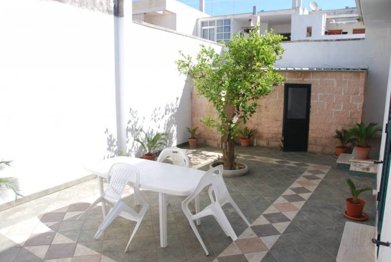 Villa with yard — photo 3