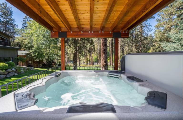 Vacation home with private pool, yard & terrace — photo 2